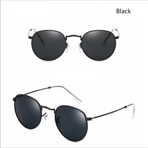 Unisex mirrored sunglasses - black lenses
